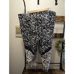 Plus Size Active Leggings | Black & White Print | Livi size 22/24